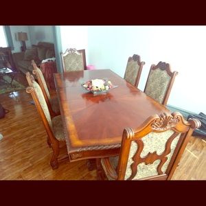 Dinning room table